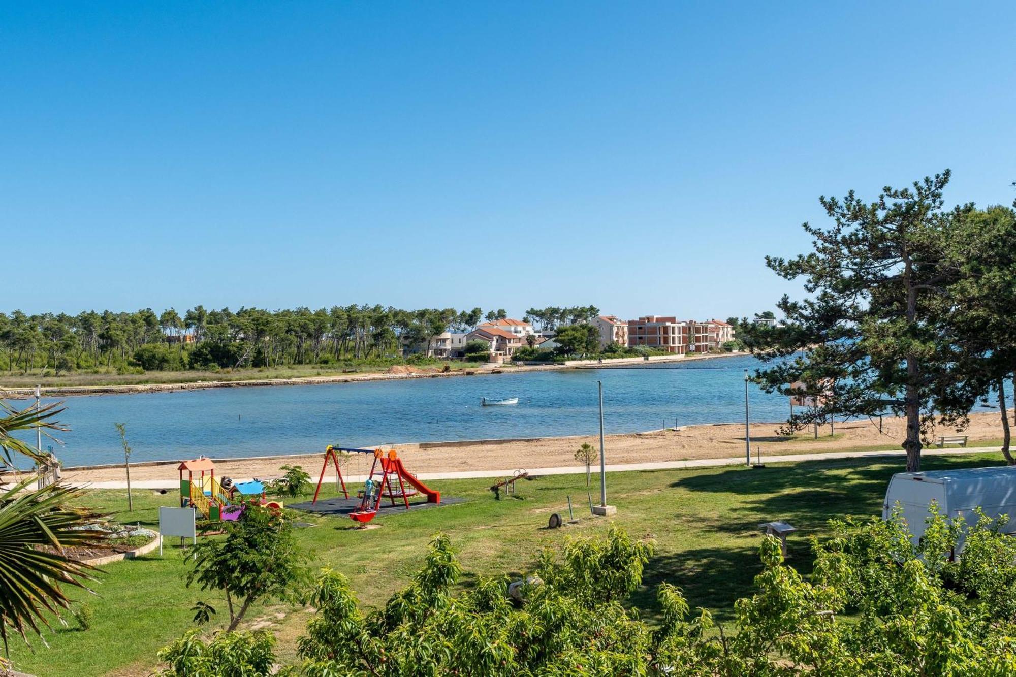 Apartments By The Sea Privlaka, Zadar - 666 מראה חיצוני תמונה